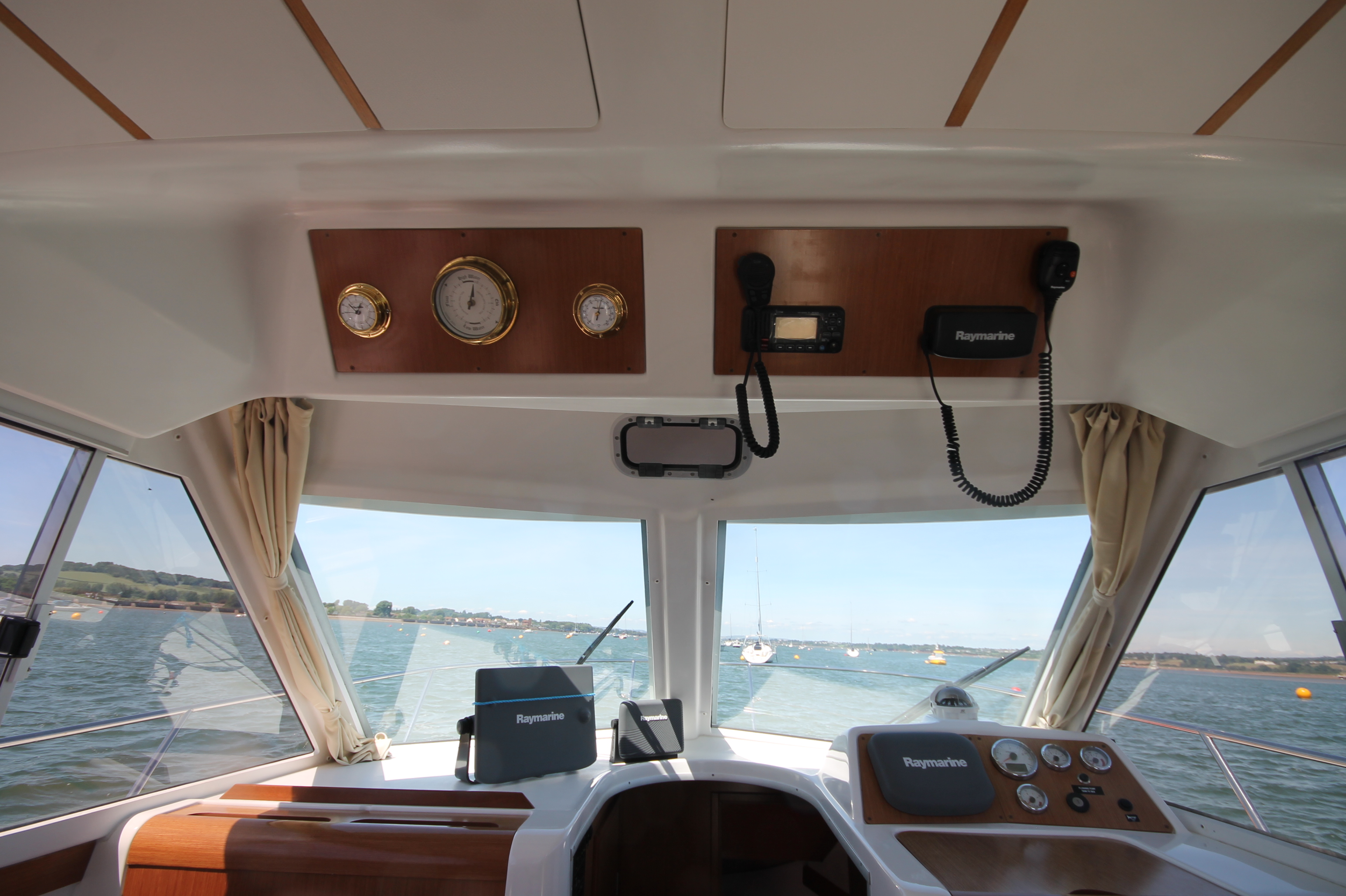 Beneteau Antares 9 Interior 3 - One Marine