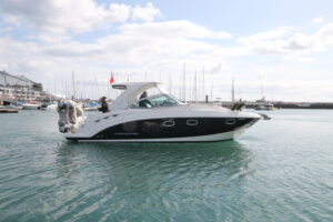 Chaparral 310 Signature for Sale Devon - Exterior 5