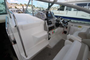 Chaparral 310 Signature for Sale Devon - Helm Station