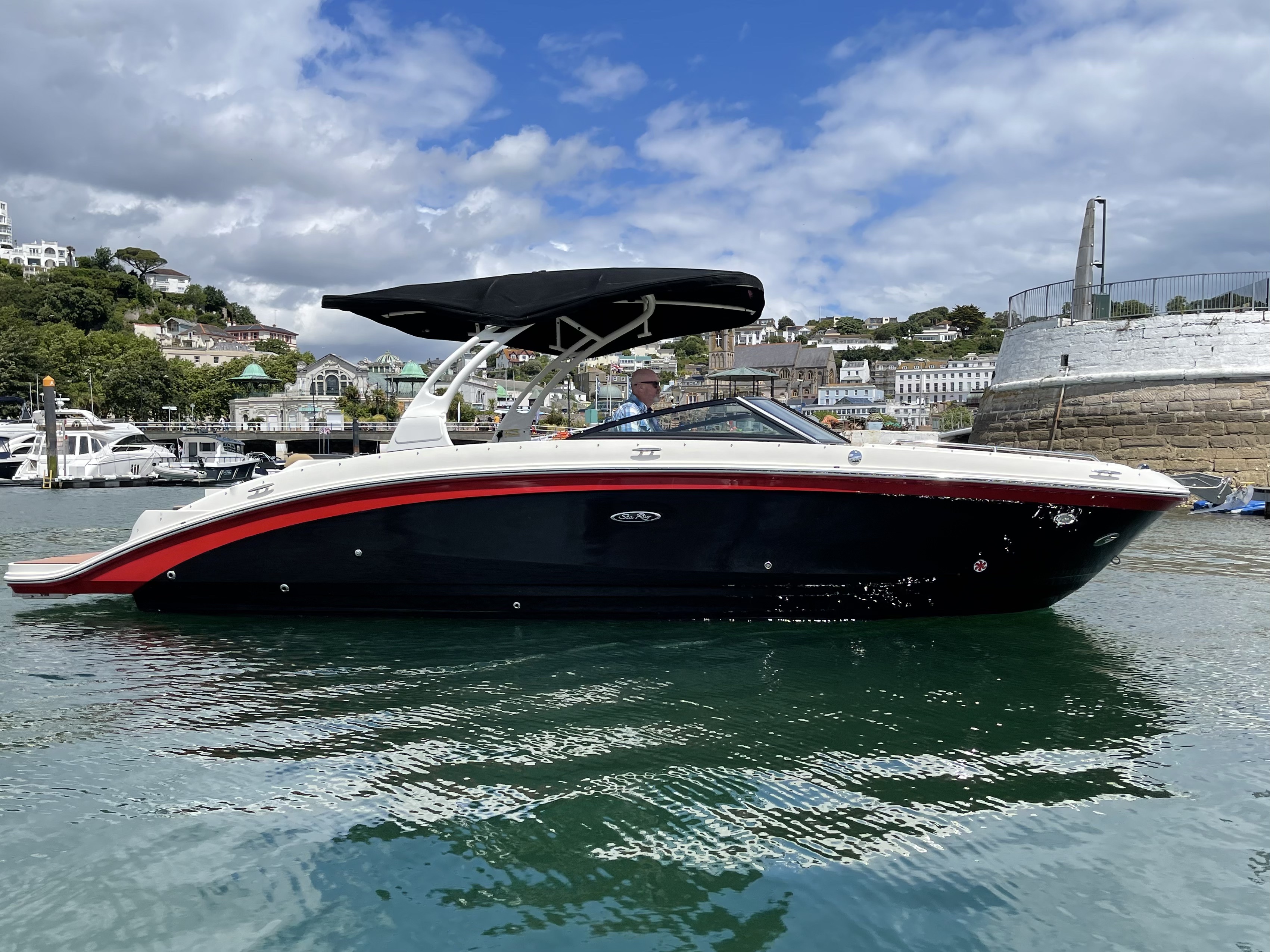 Sea Ray SDX 270