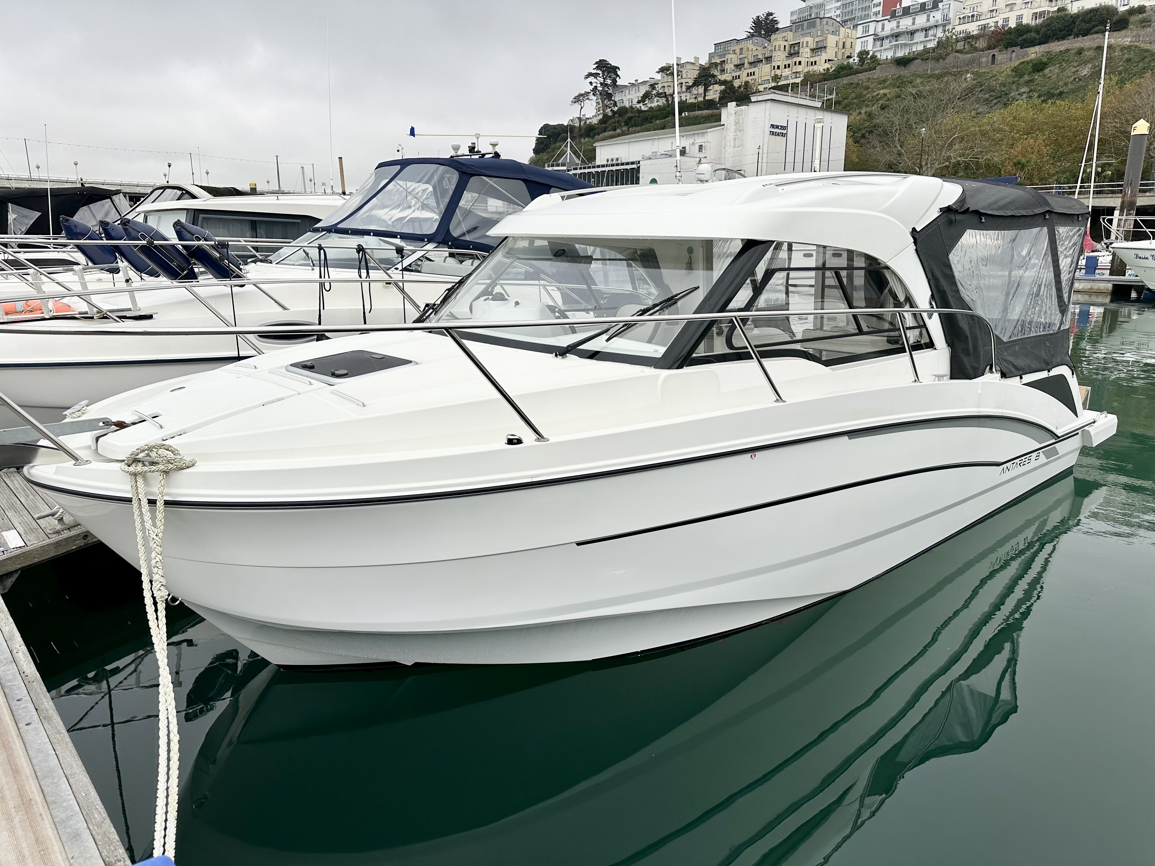 Beneteau Antares 8